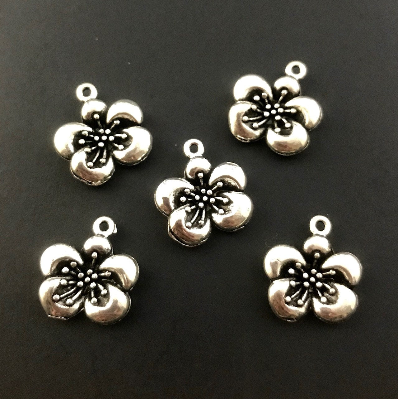 10 Hibiscus Flower Charms - 3D - Antique Silver