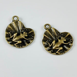 4 Frog on Lily Pad Charms - Antique Bronze