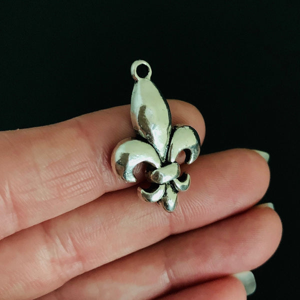 5pc 3D Fleur de Lis Charms - Antique Silver