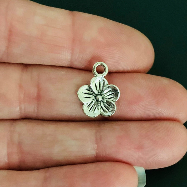 10 Flower Charms - Antique Silver