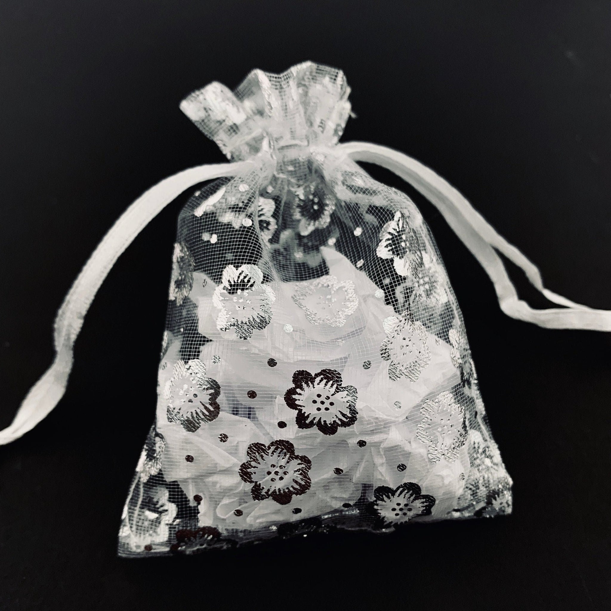 10 Organza Gift Bags With Silver Flowers -  Organza Jewelry Pouch -  Small Wedding Favor Bags - 7x9cm