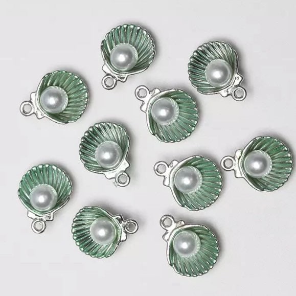 10 Enamel Clam Shell with Pearl Charms - 4 Colors Available