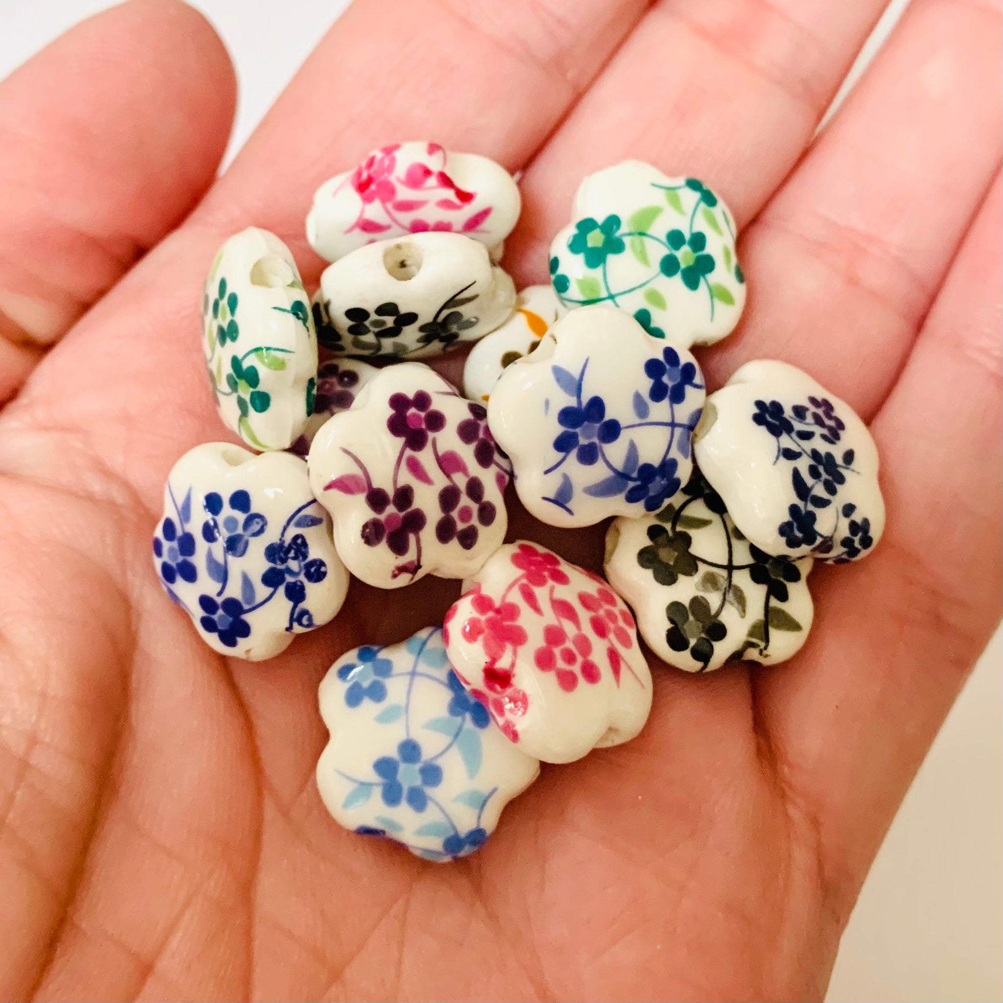 5 Ceramic Flower Shaped Beads - 15mm